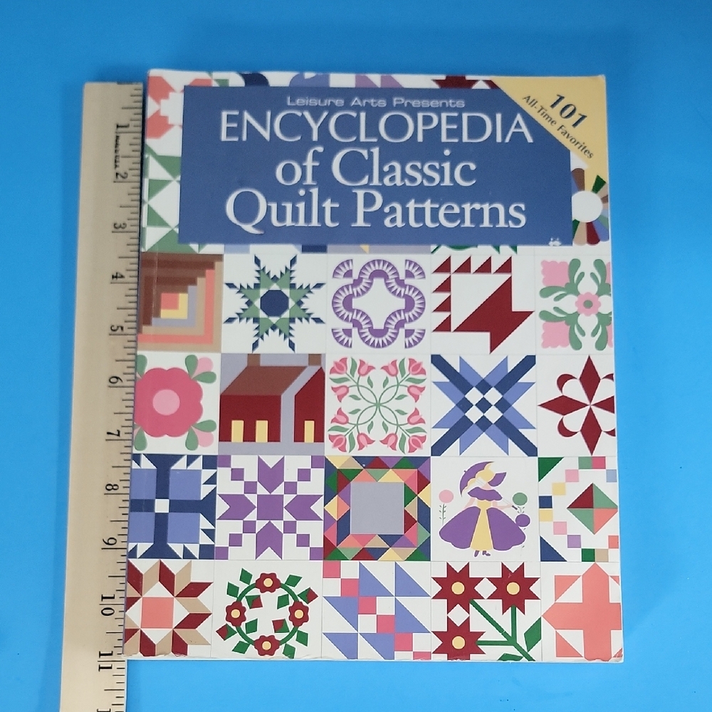 Quilts Encyclopedia of Classic Quilt Patterns Book 11" X 8.5"